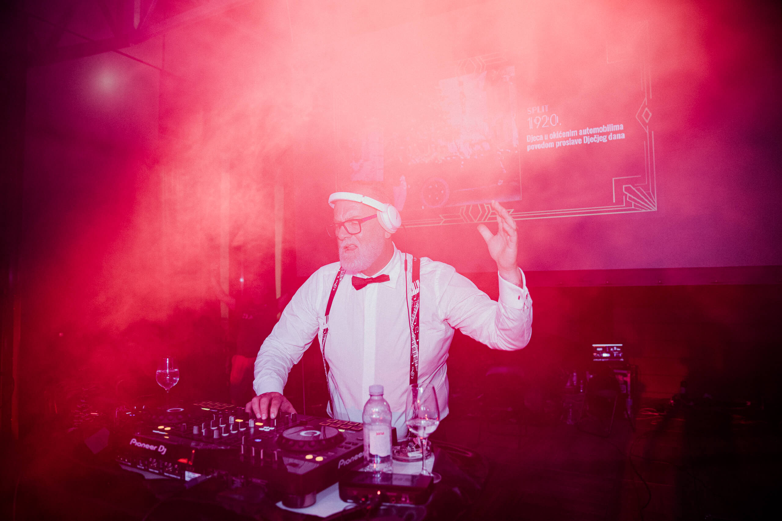 Wedding Planning Tips: How to Create the Perfect Atmosphere with Music and Entertainment